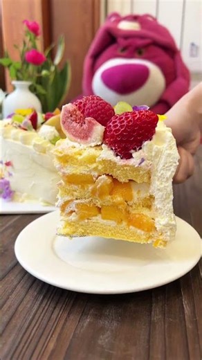 Life feels sweeter with every bite of this fresh mango cream cake 🥭✨ Soft sponge, and juicy fruits