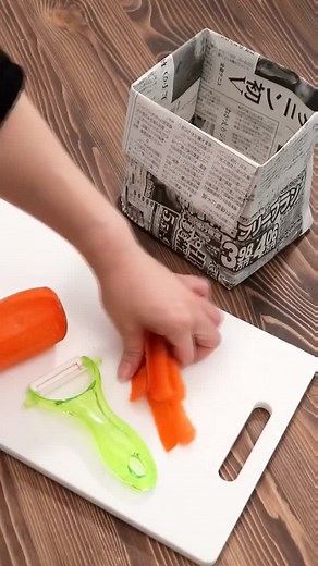 新聞紙でリサイクルゴミ箱👍#最高かもよ #みんなに見せたい動画 #おうちで過ごし隊 #tiktok教室 #ためになるtiktok #tiktokトリビア #今こんなことやってみた #今日なに食べた #おうちご飯 #ズボラ飯 #自宅でのおすすめの過ごし方 #家にいるだけで世界は救える #新聞紙