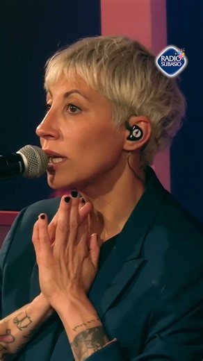 🎙️🎶 #MalikaAyane ospite a #RadioSubasioMusicClub ha regalato al pubblico in studio e collegato online la versione acustica della sua canzone #SogniTraICapelli Ascolta il live integrale sul nostro sito web 🎧 ⏯️ @damalikessa | Radio Subasio