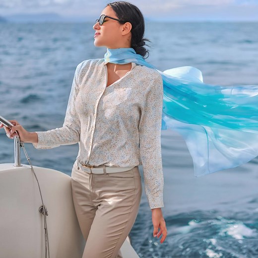 👚Mix & Match cùng An Phước Ladies – Nàng công sở thanh lịch trong từng lựa chọn 👠💼 Thời trang công sở không cần cứng nhắc – chỉ cần vài món cơ bản, bạn đã có thể tạo nên nhiều phiên bản thanh lịch cho chính mình. An Phước Ladies giới thiệu những gợi ý phối đồ giúp quý cô luôn duyên dáng, chuyên nghiệp mà không kém phần cuốn hút mỗi ngày đi làm. ✨ Gợi ý 3 phong cách phối đồ từ An Phước Ladies: 👗 1. Tối giản & hiện đại – Sơ mi trắng form classic chân váy bút chì nude túi xách trơn màu. 🌿 2. N
