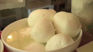 1.8M views · 4.9K shares | Originaire d'Italie, la mozzarella est l'un des fromages préférés des Français. Découvrez des recettes originales pour la cuisiner. | Food.Story | Facebook