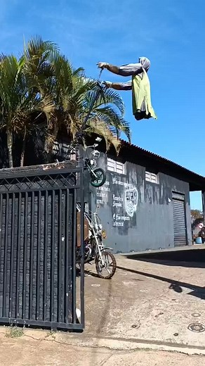 Leo Benassi on Reels