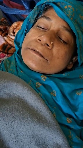 #Lip_smacking. এটাকে Automatism বলে। অর্থাৎ automatic, repetitive, purposeless movements—especially of the mouth, lips, or tongue. এটা পাওয়া যায় mainly Temporal lobe seizure এ। Video credit : Zakaria Hossain | Dr. Sawgat Ehsan