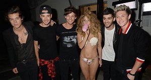 Lady Gaga Defends One Direction After They Were Booed At MTV VMAs 2013 - Video