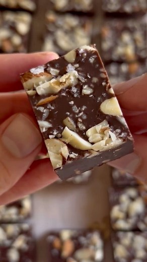 2 Ingredient Chocolate Fudge! This fudge can be made gluten free, dairy free, paleo, vegan, and refined sugar free, and is sooo easy to make! It’s the perfect last minute Valentine’s Day dessert. Recipe in the comments! #fudge #chocolatefudge #2ingredients #healthydessert #easydessert #refinedsugarfree #paleodessert #glutenfreedessert #veganfudge #dairyfreedessert #valentinesdaydessert | The Bigley Basics