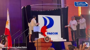 WATCH: President Ferdinand Marcos Jr. and First Lady Liza Araneta-Marcos unveil the new PAGCOR logo. 🎥 Tiziana Celine Piatos #PAGCOR #DailyTribune | Daily Tribune