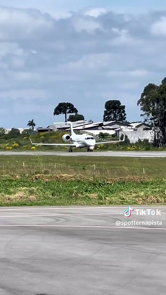 Embraer Legacy 600 decolando de Canela-RS