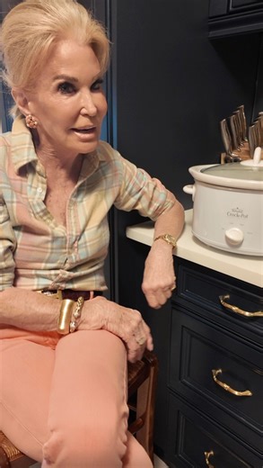 Suebelle Robbins on Instagram: "Thinking about a Crock Pot comeback.. what do y’all think?"