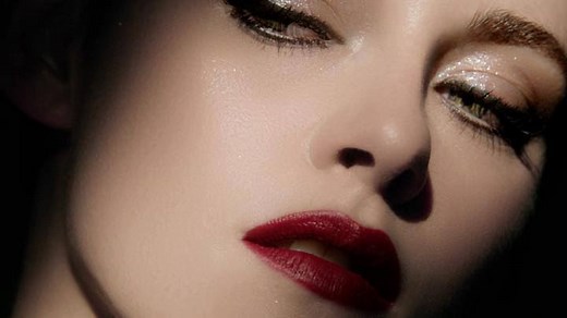 Introducing the new NOIR ET BLANC DE CHANEL FALL-WINTER 2019 COLLECTION worn by Kristen Stewart. With nuanced shades of black and white, Lucia Pica changes the rules. Transparent shimmering gel, luminous eyeshadow top coats, and exclusive black and white products. This is makeup made for experimentation. Discover more on chanel.com/-FallWinter2019 | CHANEL