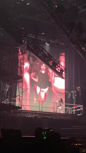 Nadia's Apple Dance at Charli XCX and Troye Sivan’s Sweat Tour in Montreal