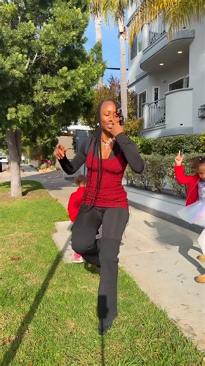 KORRA OBIDI on Instagram: "Electric in my Veins. I Dey spark I Dey glow ❤️"