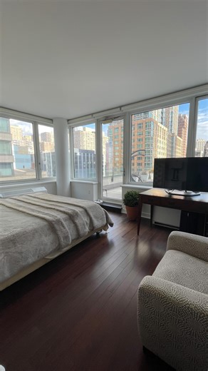Alice Tang 鄧仲雯 | PA & NYC REALTOR® on Instagram: "Welcome to Residence 8E at The Rushmore, a sun-drenched 2 bed 2 bath in the Upper West Side with full 360° exposure and an impressive 2,500 sqft private terrace equipped with a hot tub. Close proximity to Riverside Park, Lincoln Center, and Central Park. Nearest transit options: 1/2/3/A/C/B/D train lines. ✨This is a pet-friendly condo building with a 24-hour Doorman/Concierge and full-service amenities (fitness center, bike storage, indoor swimmi