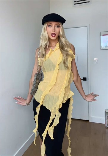 Carrie Bradshaw Outfit Ideas from SATC Inspired Looks