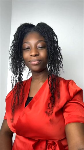 Bonne nouvelle mes NoaQueens ! En plus de la giga promo qui démarre à 17h aujourd’hui, préparez-vous à courir oooh 🏃🏾‍♀️💨 parce que dans nos instituts aussi là, y’a bonne nouvelle chaude chaude qui vous attend ! 🔥💆🏾‍♀️ | Noahair-soins capillaires