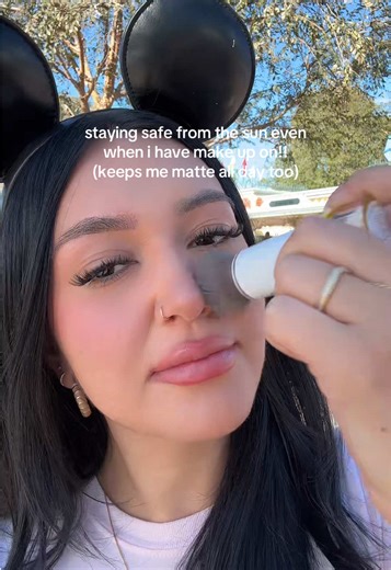 Top Benefits of Using Powder Sunscreen with Makeup