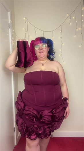 plus size Valentine’s Day outfit idea 🥀 outfit details: burgundy 3D rose detail mini dress: @prettylittlething (secondhand) burgundy velvet boots: @Dorothy Perkins (secondhand) carnelian crystal necklace: @Etsy hair details: ‘Pussycat Pink’ and ‘Electric Amythest’ from @manicpanicuk #plussize #plussizefashion #valentinesday #valentinesdayoutfit #prettylittlething