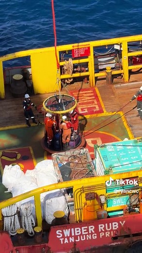 Personnel Transfer Basket Landing on Supply Vessel
