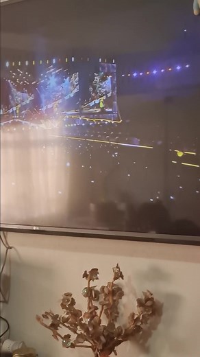 One Direction Members: Louis Tomlinson, Harry Styles, Niall Horan, Zayn Malik, Liam Payne