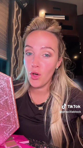 Gracias a Jeffree Star por los nuevos productos de maquillaje