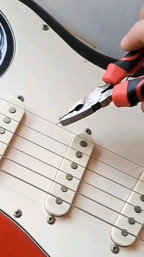 Explain this 🤔👉 Crédit : @avid.protools 🎸😅 #guitarhumor #guitarlove #guitarlol #guitarmeme #guitarjokes #musichumor #musiclove #musicmeme #guitaristmemes #guitarjoke #guitarjokes #guitarplayer #bandmemes #bandjokes #rockmeme #rockmemes #rockguitar #rockguitars #rockguitarist #guitar #guitarist #guitarplayer #guitarriff #guitarchords #guitarsolo #guitarsdaily #guitarpost #instaguitars #guitargram | guitaristes.officiel