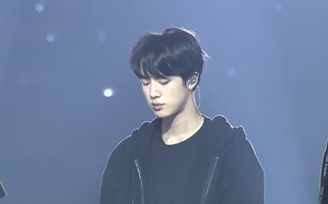 【BTS】〔Spring Day〕首尔终场演唱会中字 如果我是飘起的雪花的话 是不是就可以快一点触碰到你