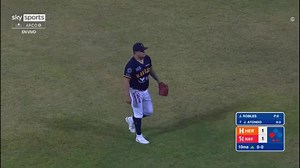 20K views · 668 reactions | A puro reflejo 朗 Juan Robles se lleva esta pelota y evita daño contra los Mayos de Navojoa望 #LAMPXSKY #SKYSportsMX #LigaARCO ⚾️ | Liga ARCO Mexicana del Pacífico | Facebook