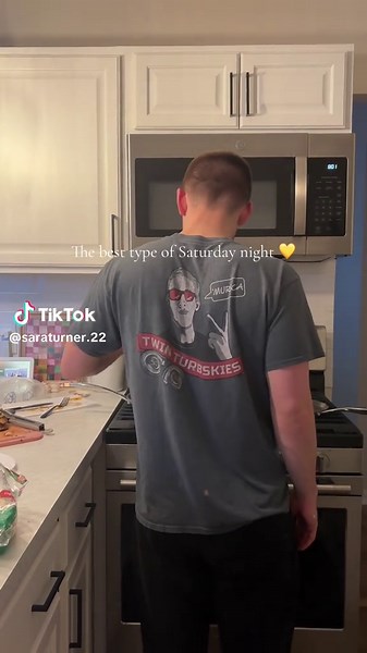 Staying in with my best friend and making a delish dinner 💛#saturdaynight #dinnerathome #spring 🌸