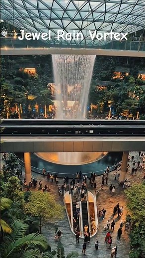 Jewel Rain Vortex light show 🇸🇬