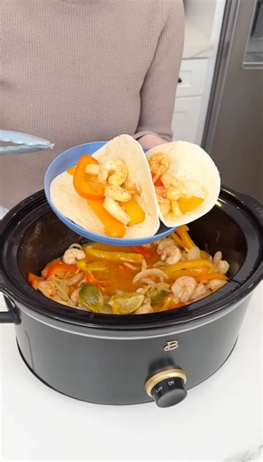 Crockpot shrimp fajitas for an easy dinner