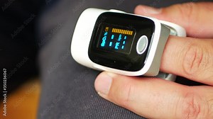 Measuring oxygen saturation in blood and heart rate with a pulse oximeter on a finger