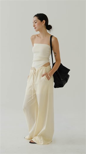 Drawstring pleated large capacity shoulder bag - Premium quality - Can put A4 magazine - Designed from Korea 🇰🇷 - Can put your daily essential - 3 Color available now - Can put iPad , iPad mini , iPhone and wallet - Free shipping with min. spend $150 Shop here > saoustudio.com | Saoustudio