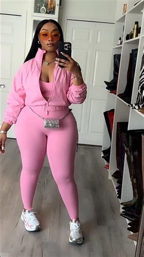 A wonderful morning look for women with distinctive sports clothes for large size #fahsion #plussize