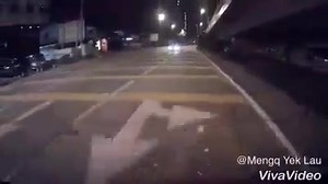 Org lain jd mangsa. Pantang nampak orang laju terus ...see--mo0.re | Gempak Media