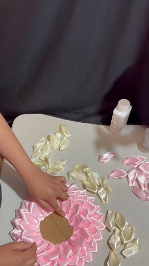 125K views · 2.6K reactions | Cómo hacer una Dahlia gigante #dahlias #tutorial #rosaseternas | Dian Rosas Eternas y más. | Facebook