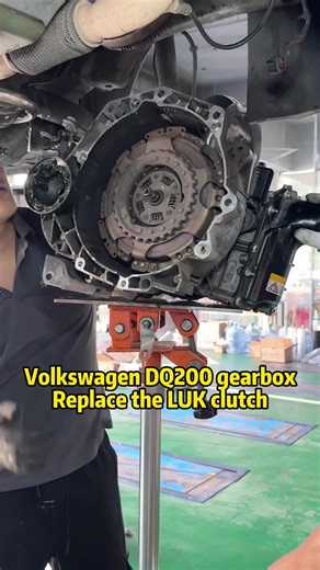 Replacing the Clutch on Volkswagen DQ200 Gearbox