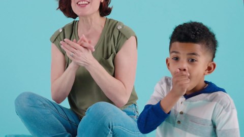 Hasbro Gaming Don't Step in It! Preschool Game I Blindfolded, Poop Party Game | Spinner with 8 Fun Animal Moves | Ages 4+| 1+ Players I Funny Kids Board Games | Easter Gift for Kids