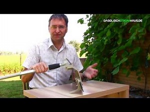 Schneeschieber mit Klappmechanismus für Photovoltaikanlagen Schnee entfernen