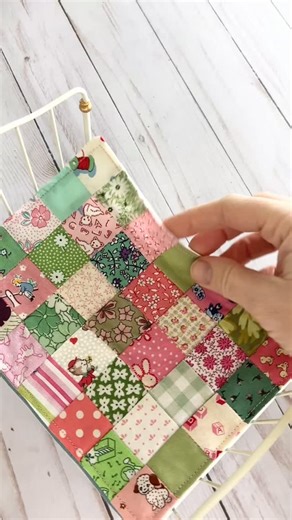Dawn Armstrong on Instagram: "A fresh color pairing just dropped 🌸🍃 Pink + green mini quilts for Maileg mice."