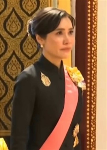 เจ้าคุณพระสินีนาถ พิลาสกัลยาณี ในการพระราชพิธีพระศพสมเด็จพระเจ้าลูกเธอ เจ้าฟ้าพัชรกิติยาภา นเรนทิราเทพยวดี กรมหลวงราชสาริณีสิริพัชร มหาวัชรราชธิดา ณ พระที่นั่งพิมานรัตยา ในพระบรมมหาราชวัง 🧡🩵 #เจ้าคุณพระสินีนาฏ #เจ้าคุณพระสินีนาฏพิลาสกัลยาณี #เจ้าคุณพระสินีนาถพิลาสกัลยาณี #พลโทหญิงเจ้าคุณพระสินีนาถพิลาสกัลยาณี #กลุ่มรักเจ้าคุณพระสินีนาถพิลาสกัลยาณี
