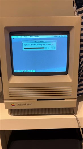 Mac OS System 7.5 on Macintosh SE/30: rebuilding desktop