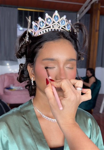 Maquillando a una QUINCEAÑERA para su fiesta🫶🏻✨🥰 #explore #foryou #makeup