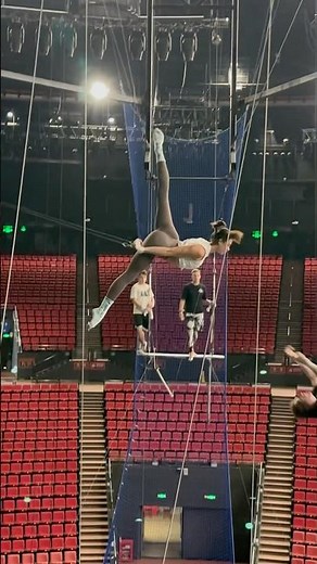 Experience the thrill of high-flying circus artistry in this breathtaking performance! #flying_han