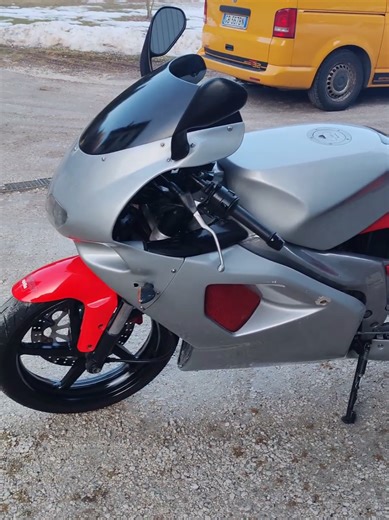 Exploring the Aprilia RS 125 2T: A Two-Stroke Marvel