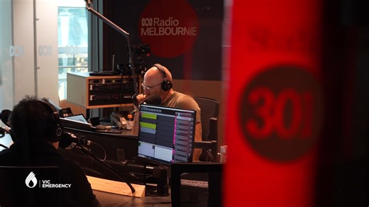 Emergency broadcasting has provided critical information and warnings to the community for 20 years – and it could help save your life. Victoria has many television and radio stations across the state committed to broadcasting official information during an emergency. Knowing who they are in your area can help you make informed decisions about your safety. We spoke to ABC presenter Raf Epstein and listener Mike Emmett who discussed their experiences during emergencies such as the 2009 Victorian 