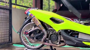 Neon Green Motorcycle Close-Up: Features and Design