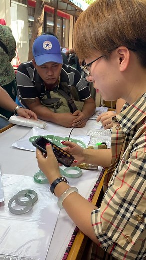 Crafting Jade Jewelry: Explore the Art of Jade Bangles