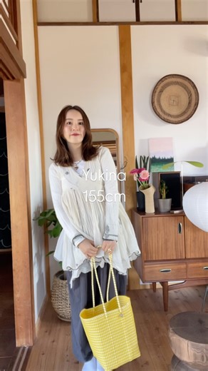 yukina on Instagram: "あるお天気の日☀️🌼 早苗さん @unbakerskiri のお誕生日のお祝いに 美江子さんと高須さんと一緒に☺️🤝👵🏻 早苗さんいつも元気をありがとう🥰 これからも美味しいパンと みんなに笑顔を届けてねっ🍞🩷 お花は大好きな花屋さん @larme780 のせいこさんが 可愛く束ねてくれた❤️💐ありがとう〜🫶 トップスは 日々お腹が大きくなって着れるお洋服が無くて… お姉ちゃん @ripmon が貸してくれたの🥹🩵 大きな愛のミカちゃん🫶 いつもありがとう❤️ #skincare #hairmake #imim_make #スキンケア #🌷 #beauty #ヘアメイク #myhome #田舎暮らし #fashion"