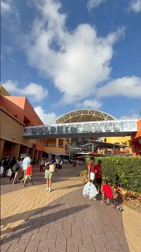 Dolphin Mall, Miami’s Largest Outlet Shopping Center 🛍️