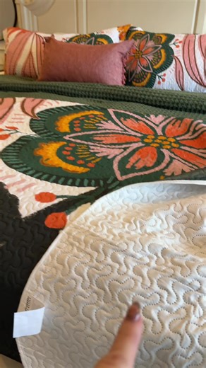 Beautiful Boho Quilt for Spring Bedroom Makeover