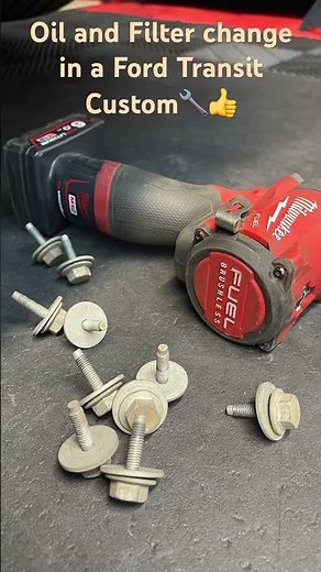 Oil and filter change in a Ford Transit Custom